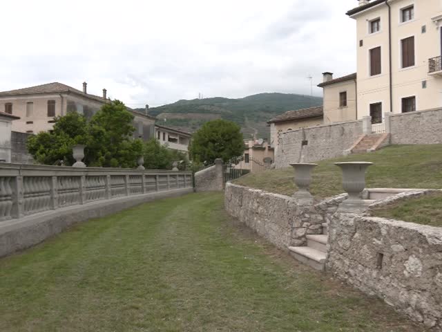 eDxSj4izDKE